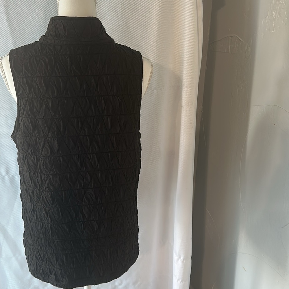 Doe & Rae Dark Quilted Vest - Picture 4 of 7